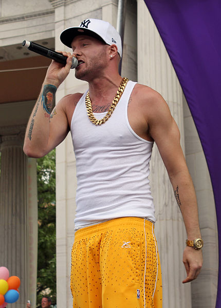 430px-Cazwell_2011.jpg